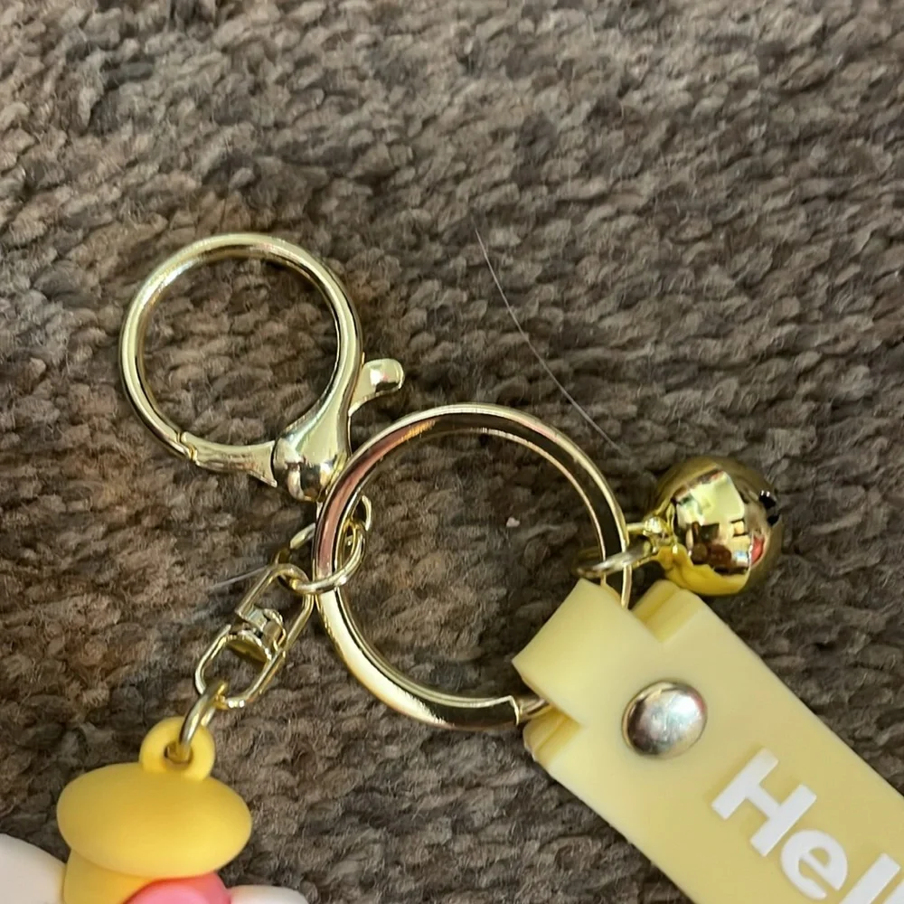 🆕 Hello Kitty Keychain - Picture 3 of 4